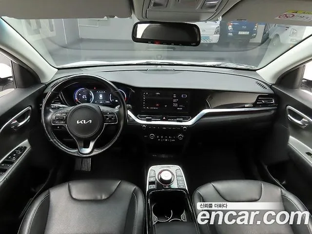 Kia Niro 2023 — фото 8