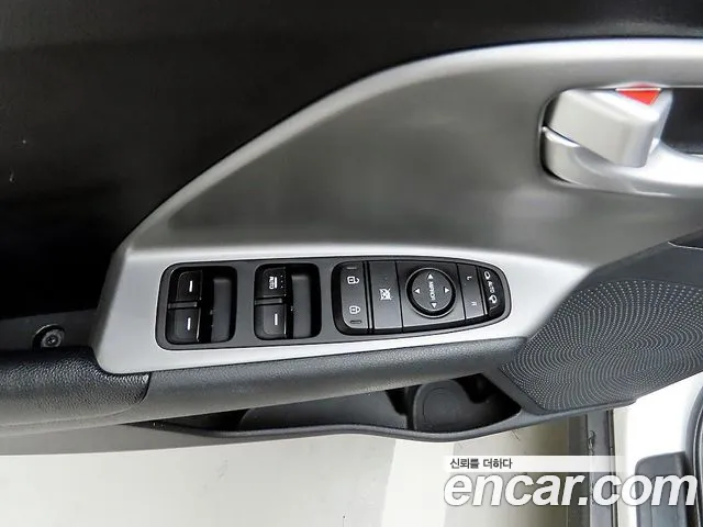 Kia Niro 2023 — фото 11