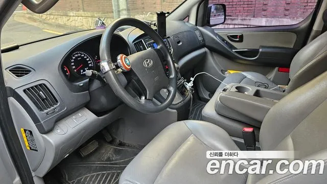 Hyundai Starex 2016 — фото 14