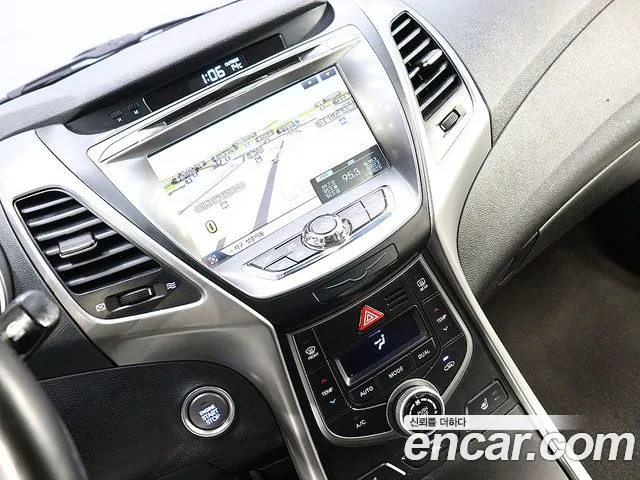 Hyundai AVANTE 2015 — фото 11