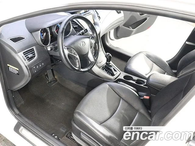 Hyundai AVANTE 2015 — фото 13
