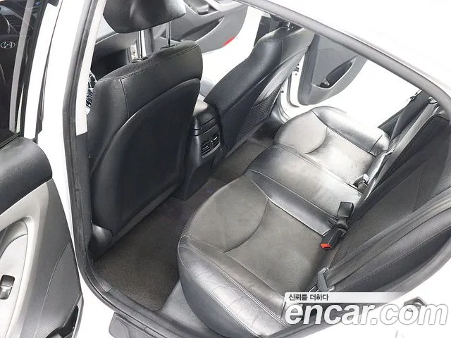 Hyundai AVANTE 2015 — фото 14