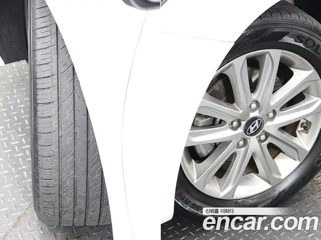 Hyundai AVANTE 2015 — фото 16