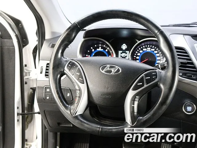 Hyundai AVANTE 2015 — фото 18