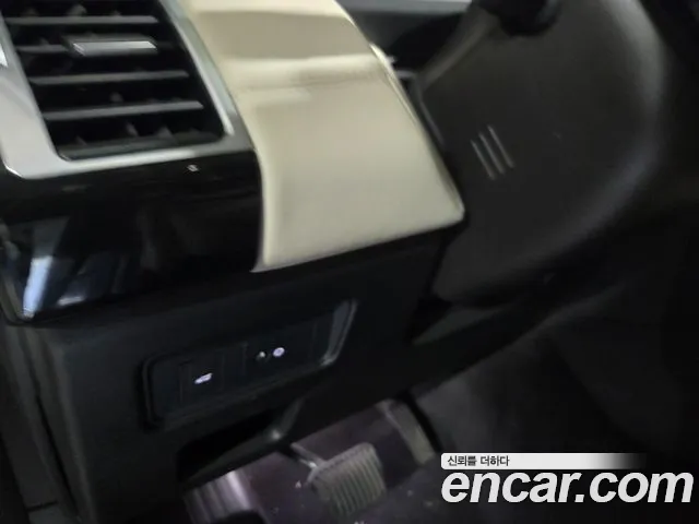 Land Rover Discovery 2017 — фото 8