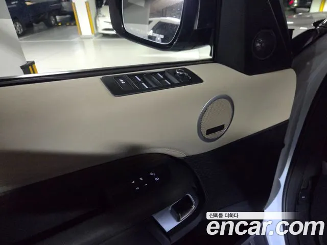 Land Rover Discovery 2017 — фото 10