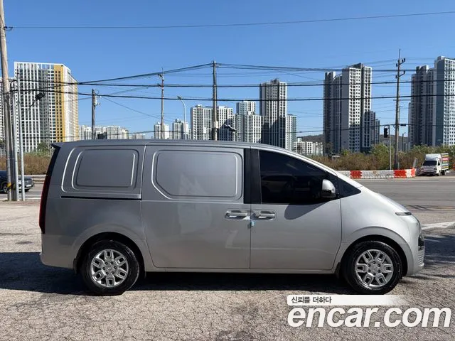 Hyundai Staria 2022 — фото 3