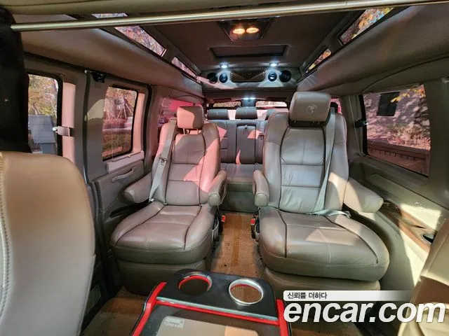Chevrolet Express Van 2019 — фото 12
