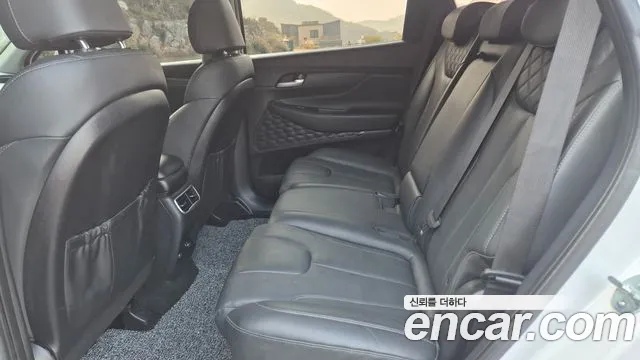 Hyundai Santafe 2023 — фото 17