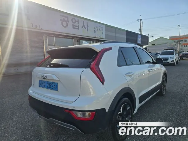 Kia Niro 2023 — фото 4