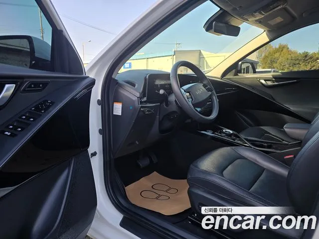 Kia Niro 2023 — фото 15