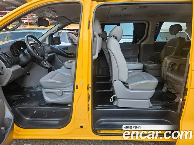 Hyundai Starex 2019 — фото 9