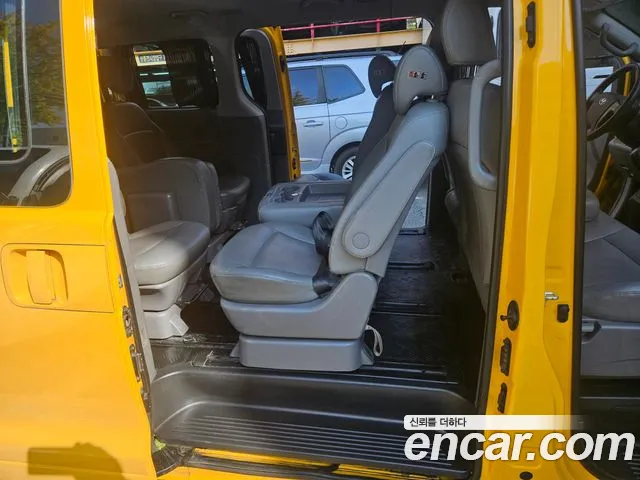 Hyundai Starex 2019 — фото 13