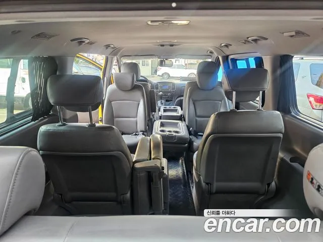 Hyundai Starex 2019 — фото 15