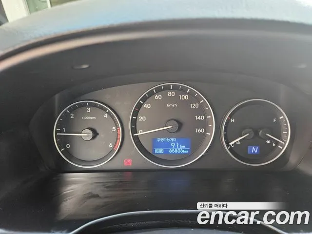Hyundai Starex 2019 — фото 16