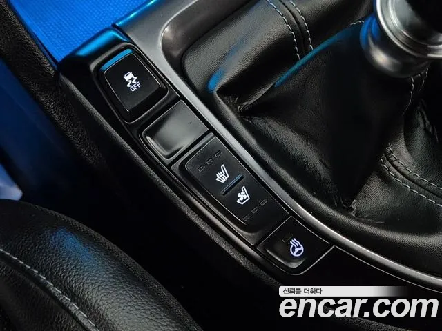 Hyundai Veloster 2020 — фото 18