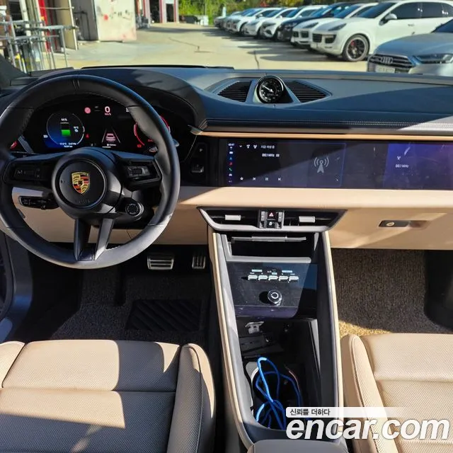 Porsche Macan 2025 — фото 15