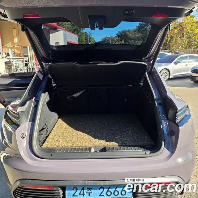 Porsche Macan 2025 — фото 16