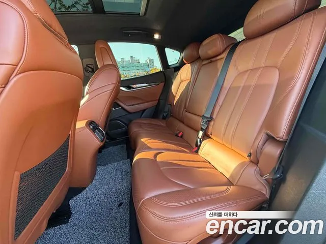 Maserati Levante 2017 — фото 11