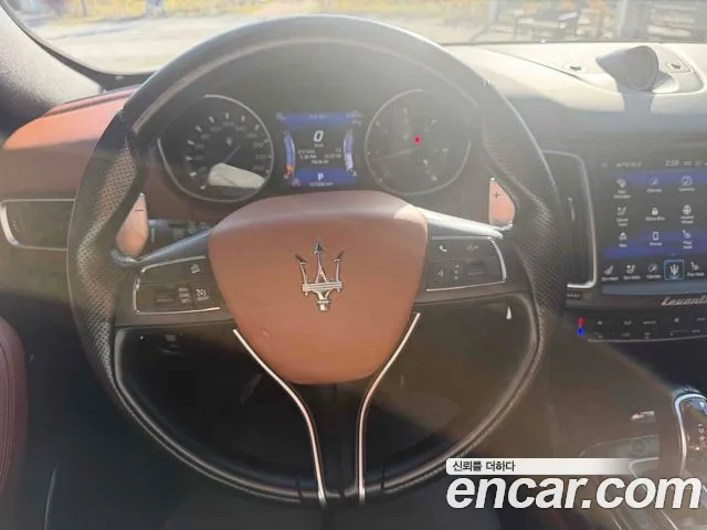 Maserati Levante 2017 — фото 14