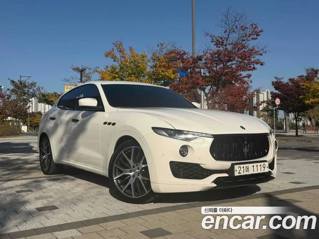 Maserati Levante 2017 — фото 20