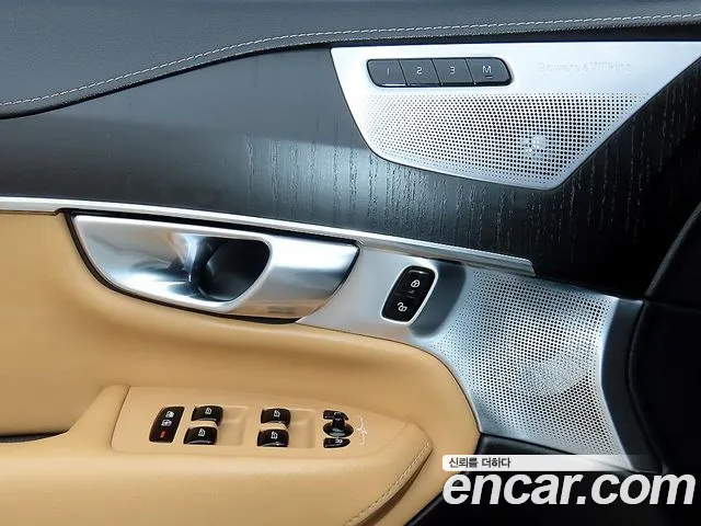 Volvo XC90 2022 — фото 11