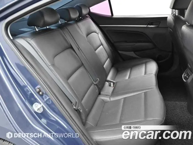 Hyundai AVANTE 2016 — фото 12