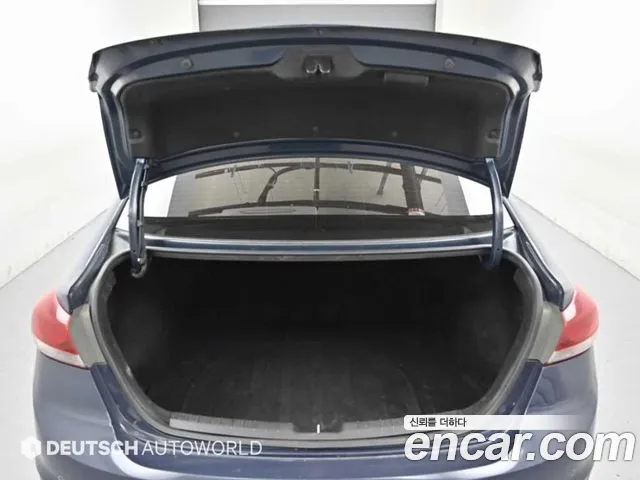 Hyundai AVANTE 2016 — фото 19