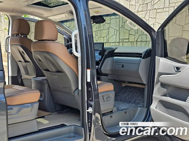 Hyundai Staria 2023 — фото 10