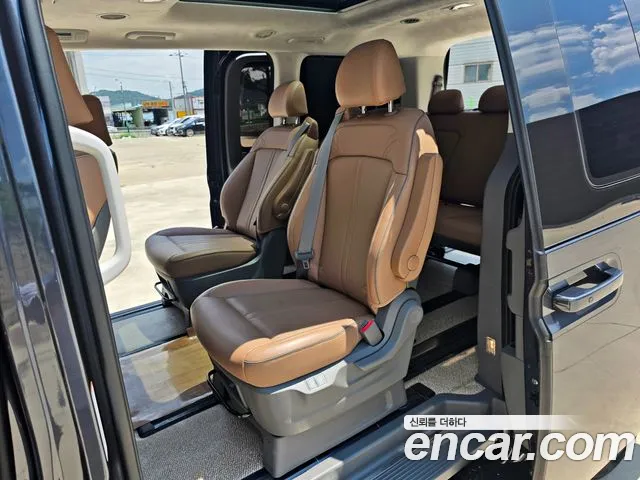 Hyundai Staria 2023 — фото 11