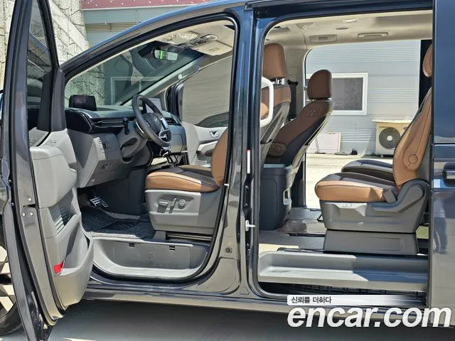 Hyundai Staria 2023 — фото 12