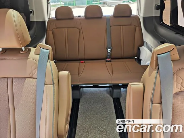 Hyundai Staria 2023 — фото 13