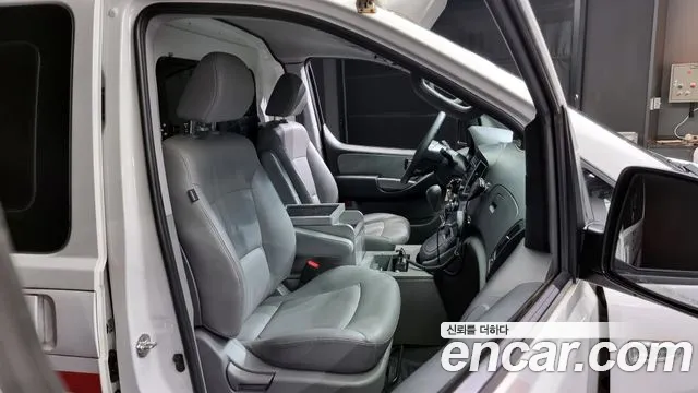 Hyundai Starex 2017 — фото 10