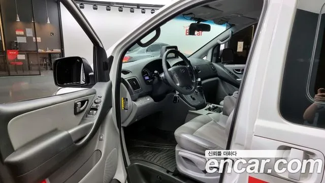 Hyundai Starex 2017 — фото 11