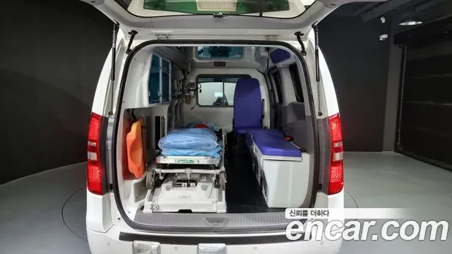 Hyundai Starex 2017 — фото 12