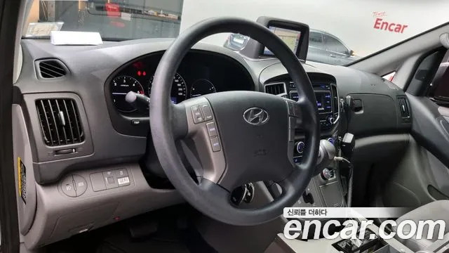 Hyundai Starex 2017 — фото 13