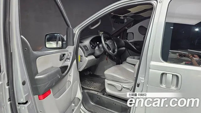 Hyundai Starex 2019 — фото 10