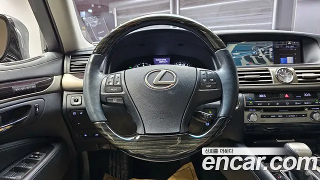 Lexus LS 2013 — фото 13