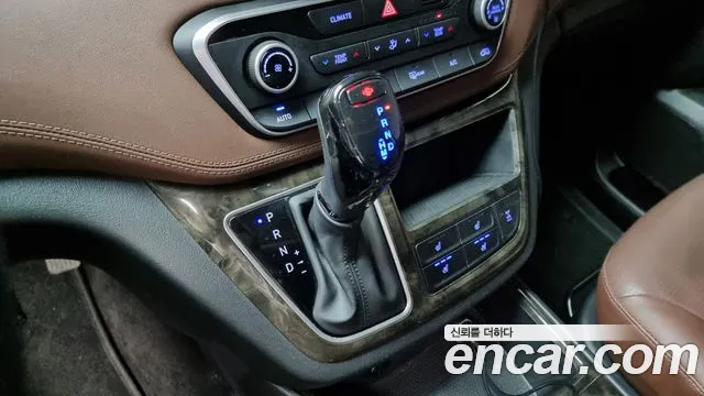 Hyundai Starex 2019 — фото 9