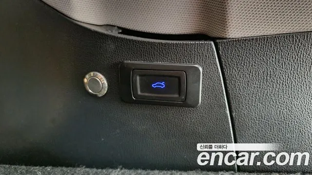 Hyundai Starex 2019 — фото 17