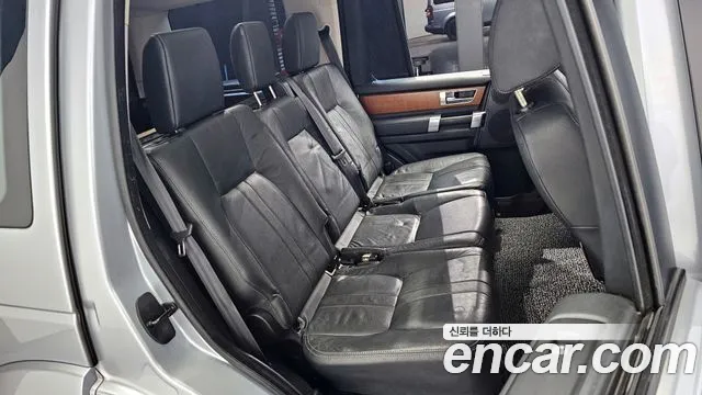 Land Rover Discovery 2010 — фото 11