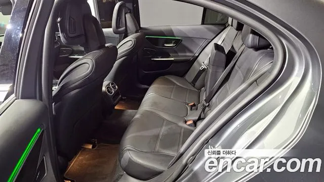 Mercedes-Benz C-Class 2024 — фото 11