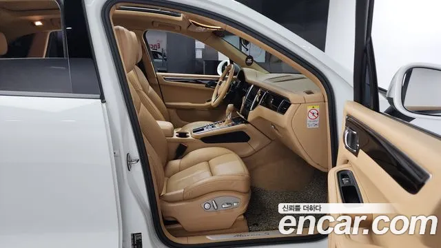 Porsche Macan 2015 — фото 11
