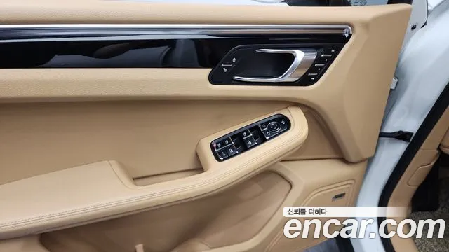 Porsche Macan 2015 — фото 17