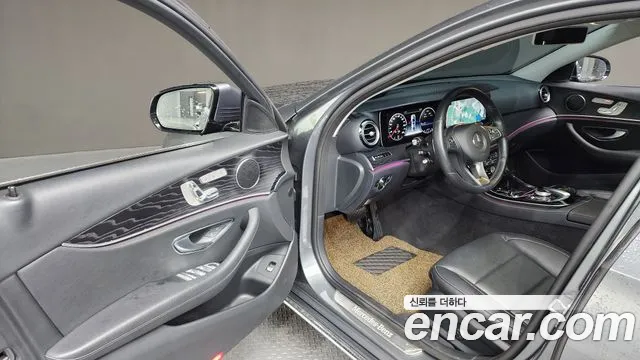 Mercedes-Benz E-Class 2017 — фото 13