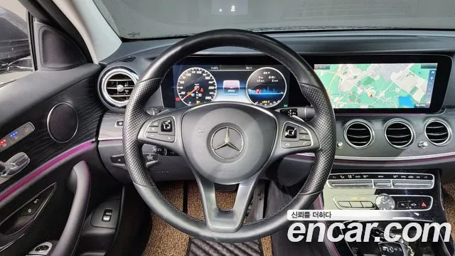 Mercedes-Benz E-Class 2017 — фото 15