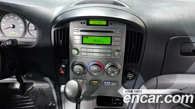 Hyundai Starex 2015 — фото 15