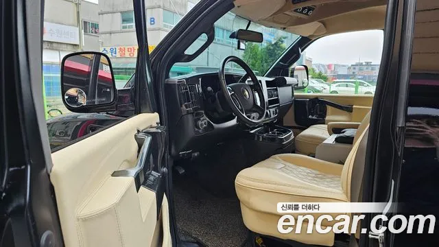 Chevrolet Express Van 2017 — фото 10