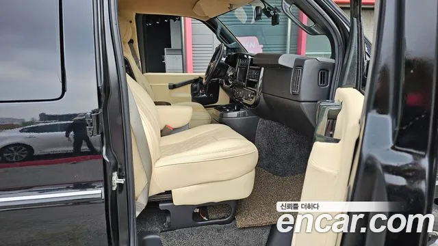 Chevrolet Express Van 2017 — фото 11