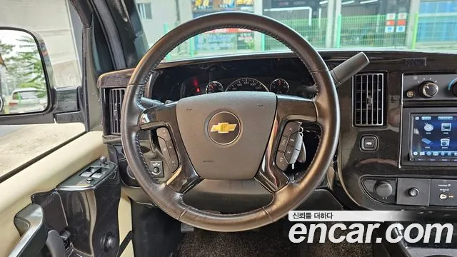 Chevrolet Express Van 2017 — фото 13